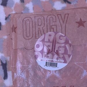 Jeffree Star Orgy Palette in Pink and White